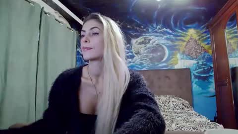 Snapshot of blonde4pasion chatting on 24, 10, 2025 blonde4pasion online show from 24, 10, 2025