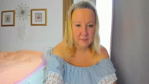 Snapshot of blonde_angel20 chatting on 14, 12, 2024 Nicole online show from 14, 12, 2024