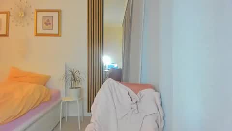Snapshot of blonde_angel20 chatting on 18, 12, 2024 Nicole online show from 18, 12, 2024