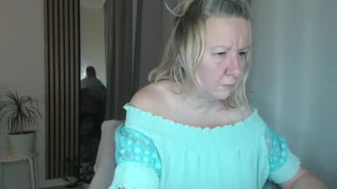 Snapshot of blonde_angel20 chatting on 28, 12, 2024 Nicole online show from 28, 12, 2024
