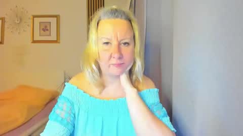 Snapshot of blonde_angel20 chatting on 30, 12, 2024 Nicole online show from 30, 12, 2024