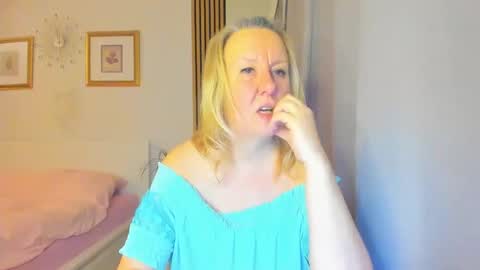 Snapshot of blonde_angel20 chatting on 31, 12, 2024 Nicole online show from 31, 12, 2024