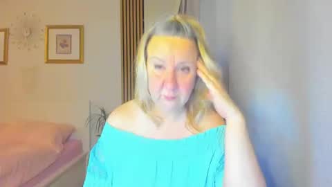 Nicole online show from 1, 1, 2025