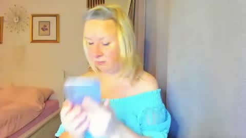 Snapshot of blonde_angel20 chatting on 1, 1, 2025 Nicole online show from 1, 1, 2025
