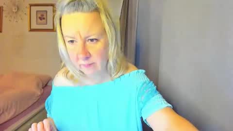 Nicole online show from 1, 1, 2025