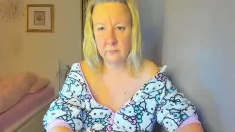 Snapshot of blonde_angel20 chatting on 4, 1, 2025 Nicole online show from 4, 1, 2025
