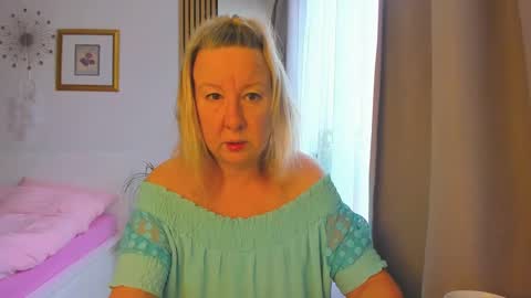 Snapshot of blonde_angel20 chatting on 5, 1, 2025 Nicole online show from 5, 1, 2025