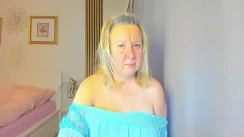 Snapshot of blonde_angel20 chatting on 5, 1, 2025 Nicole online show from 5, 1, 2025