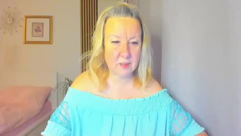 Snapshot of blonde_angel20 chatting on 6, 1, 2025 Nicole online show from 6, 1, 2025