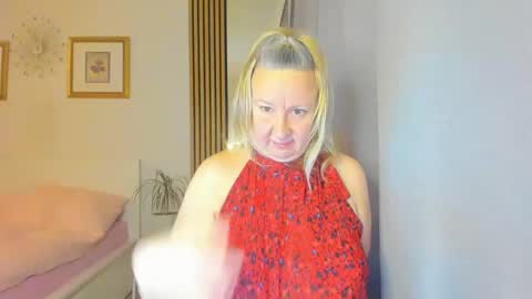 Snapshot of blonde_angel20 chatting on 7, 1, 2025 Nicole online show from 7, 1, 2025