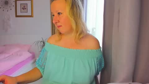 Nicole online show from 10, 1, 2025