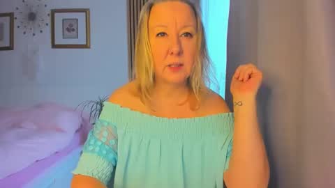 Snapshot of blonde_angel20 chatting on 14, 1, 2025 Nicole online show from 14, 1, 2025