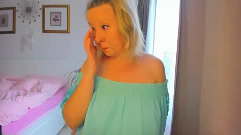Snapshot of blonde_angel20 chatting on 17, 1, 2025 Nicole online show from 17, 1, 2025