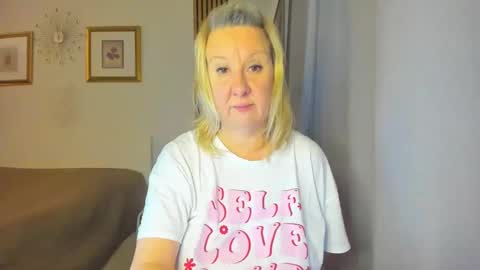 Snapshot of blonde_angel20 chatting on 28, 1, 2025 Nicole online show from 28, 1, 2025