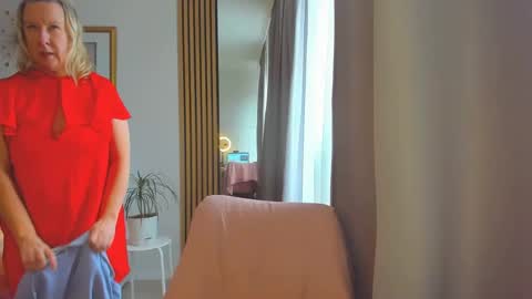 Snapshot of blonde_angel20 chatting on 1, 2, 2025 Nicole online show from 1, 2, 2025