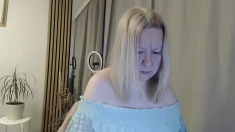 Snapshot of blonde_angel20 chatting on 6, 2, 2026 Nicole online show from 6, 2, 2026