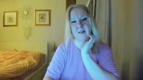 Snapshot of blonde_angel20 chatting on 16, 2, 2026 Nicole online show from 16, 2, 2026