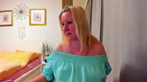 Snapshot of blonde_angel20 chatting on 17, 2, 2026 Nicole online show from 17, 2, 2026