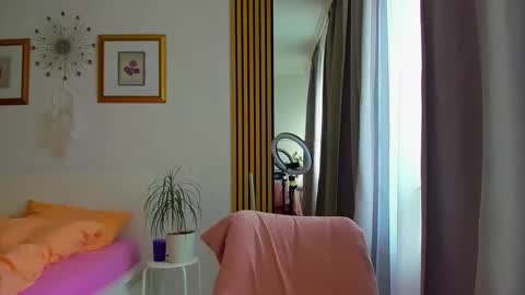 Snapshot of blonde_angel20 chatting on 25, 2, 2026 Nicole online show from 25, 2, 2026