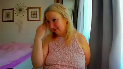 Snapshot of blonde_angel20 chatting on 8, 3, 2026 Nicole online show from 8, 3, 2026