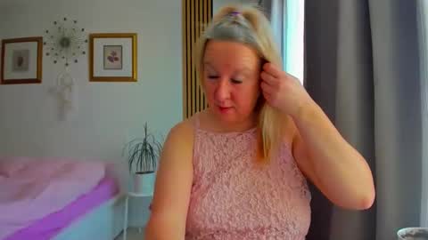 Snapshot of blonde_angel20 chatting on 9, 3, 2026 Nicole online show from 9, 3, 2026