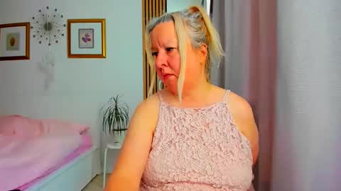 Snapshot of blonde_angel20 chatting on 21, 3, 2026 Nicole online show from 21, 3, 2026