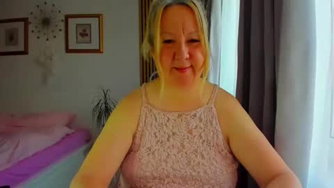 Snapshot of blonde_angel20 chatting on 22, 3, 2026 Nicole online show from 22, 3, 2026