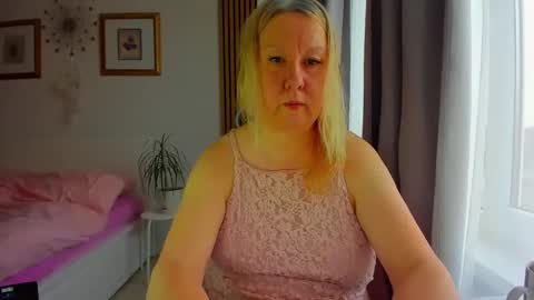 Snapshot of blonde_angel20 chatting on 23, 3, 2026 Nicole online show from 23, 3, 2026