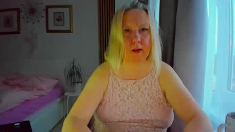 Snapshot of blonde_angel20 chatting on 23, 3, 2026 Nicole online show from 23, 3, 2026