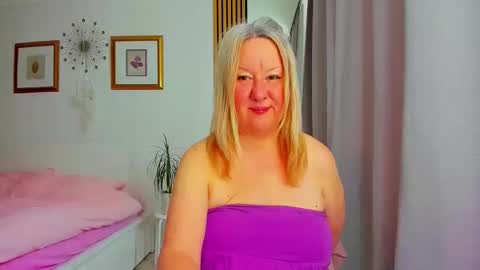 Snapshot of blonde_angel20 chatting on 28, 3, 2026 Nicole online show from 28, 3, 2026