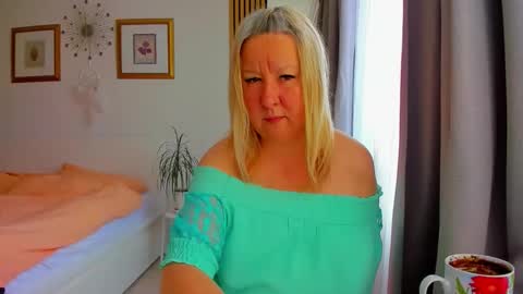 Snapshot of blonde_angel20 chatting on 9, 4, 2026 Nicole online show from 9, 4, 2026