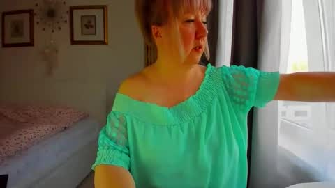 Snapshot of blonde_angel20 chatting on 14, 4, 2026 Nicole online show from 14, 4, 2026