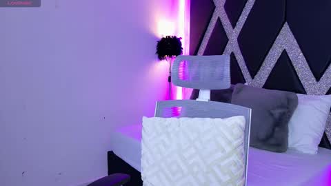 Snapshot of blonde_cat1515 chatting on 10, 11, 2025 alejandra online show from 10, 11, 2025