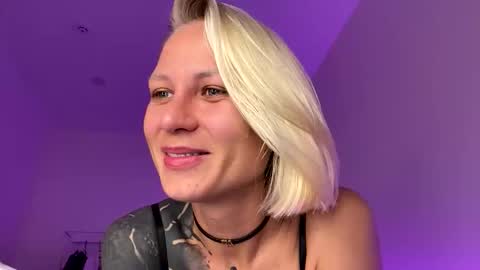 Snapshot of blonde_fuck_couple chatting on 28, 5, 2026 blonde_fuck_couple online show from 28, 5, 2026
