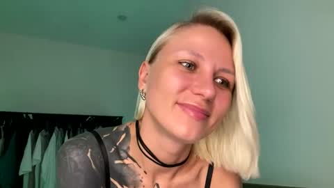 Snapshot of blonde_fuck_couple chatting on 20, 6, 2026 blonde_fuck_couple online show from 20, 6, 2026