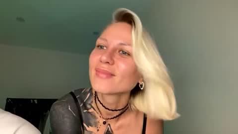 Snapshot of blonde_fuck_couple chatting on 29, 6, 2026 blonde_fuck_couple online show from 29, 6, 2026