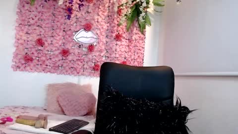 blonde_squirt_ online show from 22, 12, 2024