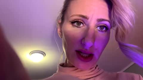 Gia  online show from 15, 11, 2025