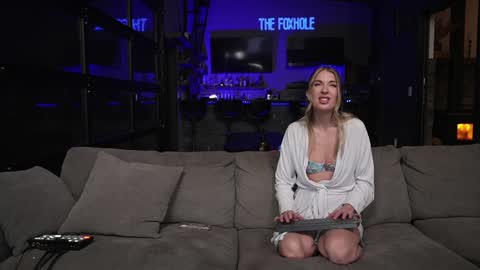 blondefoxsilverfox online show from 11, 1, 2026