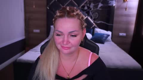 Snapshot of blondeviva chatting on 29, 9, 2025 Blonde online show from 29, 9, 2025