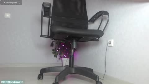 Snapshot of blondiana chatting on 24, 12, 2024 Im Di. I smell naked even when Im dressed. online show from 24, 12, 2024