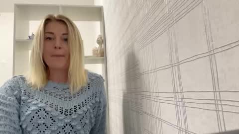 Snapshot of blondie_xoxoxo chatting on 28, 9, 2025 blondie_xoxoxo online show from 28, 9, 2025