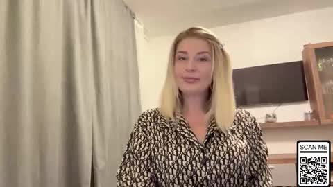 Snapshot of blondie_xoxoxo chatting on 11, 10, 2025 blondie_xoxoxo online show from 11, 10, 2025