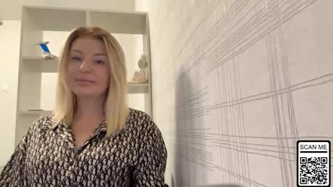 Snapshot of blondie_xoxoxo chatting on 14, 10, 2025 blondie_xoxoxo online show from 14, 10, 2025
