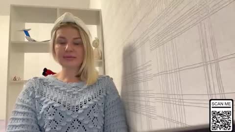 Snapshot of blondie_xoxoxo chatting on 21, 10, 2025 blondie_xoxoxo online show from 21, 10, 2025