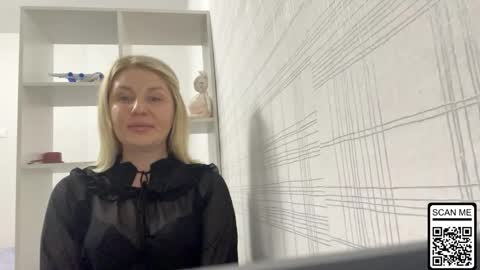 Snapshot of blondie_xoxoxo chatting on 24, 10, 2025 blondie_xoxoxo online show from 24, 10, 2025