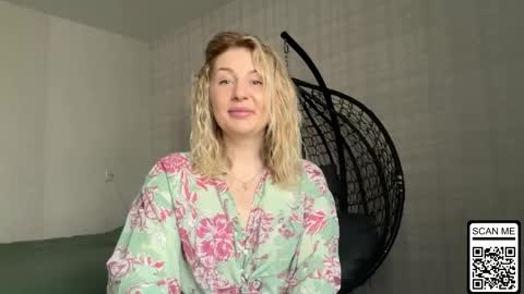 blondie_xoxoxo online show from 13, 4, 2026