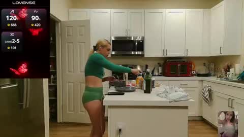 Snapshot of blondiebubblebooty chatting on 12, 6, 2026 Bubbles online show from 12, 6, 2026