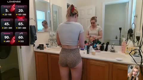 Snapshot of blondiebubblebooty chatting on 6, 7, 2026 Bubbles online show from 6, 7, 2026
