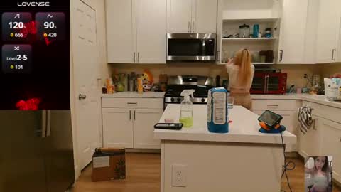 Snapshot of blondiebubblebooty chatting on 7, 7, 2026 Bubbles online show from 7, 7, 2026